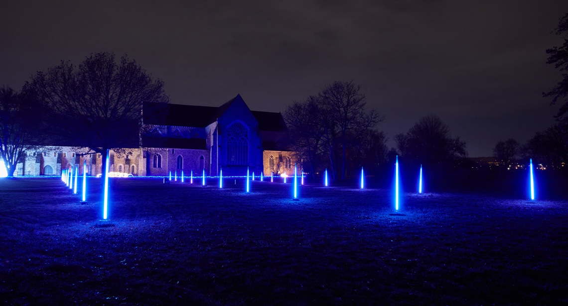 Installation de sculptures lumineuses avec mises en sons dynamique à l’arrière de l’Abbaye de l’Épau